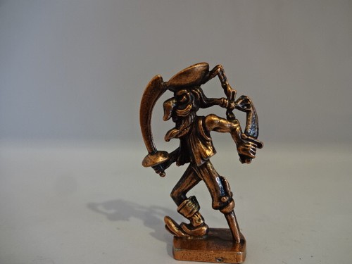 Metallfigur grotesker - metallfigur,